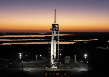 Astronautas “presos”: missão para possibilitar volta é cancelada após problemas