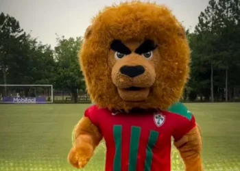 Lusa apresenta novo visual do mascote Leão e divide opiniões da torcida