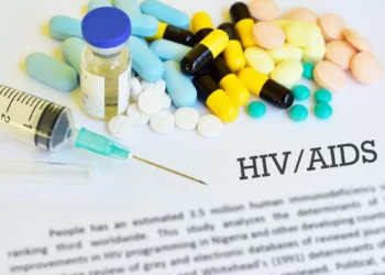 OMS alerta: escassez de medicamentos para HIV pode causar milhões de mortes
