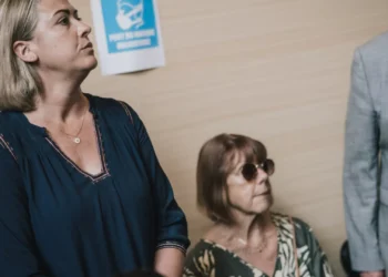 Filha de Dominique Pelicot apresenta queixa por violação contra o pai