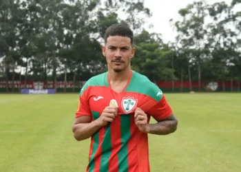 Matheus Leal é oficializado como reforço da Portuguesa para a Série D