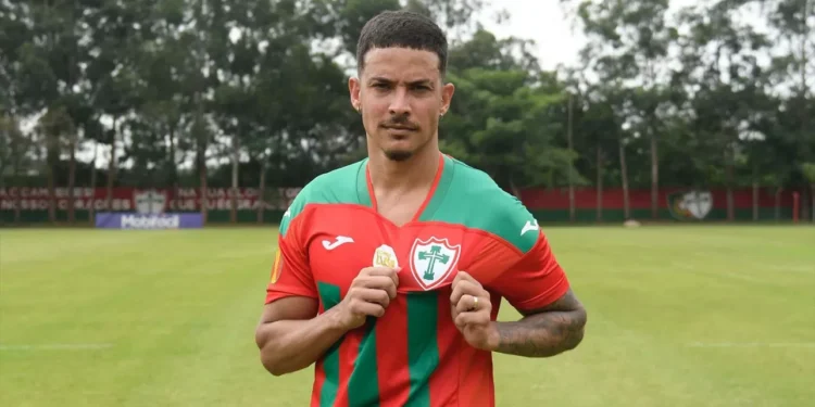 Matheus Leal é oficializado como reforço da Portuguesa para a Série D