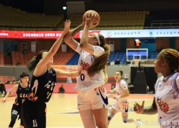 Kamilla Cardoso faz duplo-duplo nos playoffs da liga chinesa