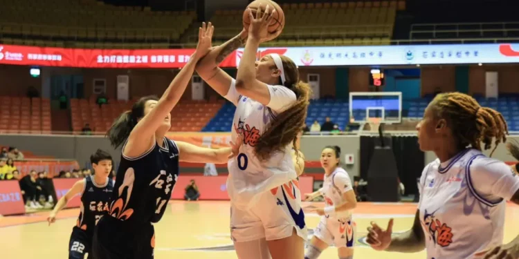 Kamilla Cardoso faz duplo-duplo nos playoffs da liga chinesa