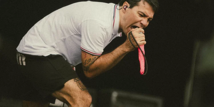 Festival Lollapalooza começa com muito calor e show da banda Dead Fish