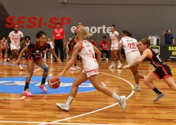 Sesi Araraquara atropela Blumenau e segue invicto na LBF