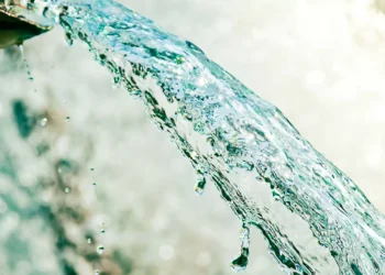 Água pode ter-se formado entre 100 e 200 milhões de anos após o Big Bang