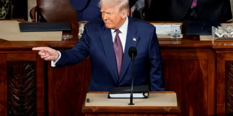 Trump ordena cortes na Voz da América e outros meios financiados pelos EUA