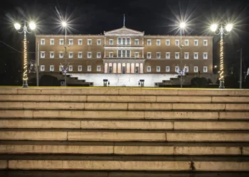 Parlamento rejeita moção de censura contra o governo na Grécia