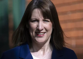 Reino Unido vai gastar mais 2,6 mil milhões de euros na defesa em 2026