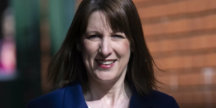 Reino Unido vai gastar mais 2,6 mil milhões de euros na defesa em 2026