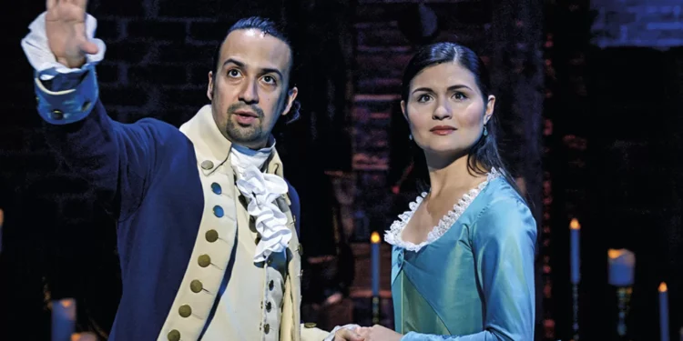 O musical de sucesso que desafia política de Trump com estridência