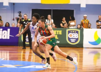 Duplo-duplo de Gabi Guimarães leva Sampaio à quarta vitória