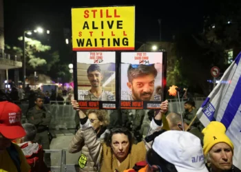 Manifestantes junto à casa de Netanyahu exigem libertação de reféns
