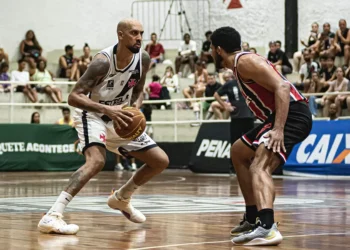 Marquinhos bate marca de 9000 pontos no NBB contra ex-clube