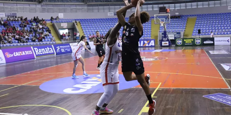 Maringá supera Blumenau, fora de casa, na estreia pela LBF 2025