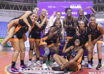 Maria Carolina faz duplo-duplo e Ourinhos bate Blumenau na LBF