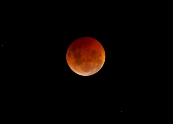 Lua de Sangue poderá ser vista nesta sexta-feira, 14, durante eclipse lunar total