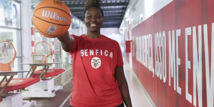 Ex-Corinthians, Clarissa dos Santos é anunciada pelo Benfica