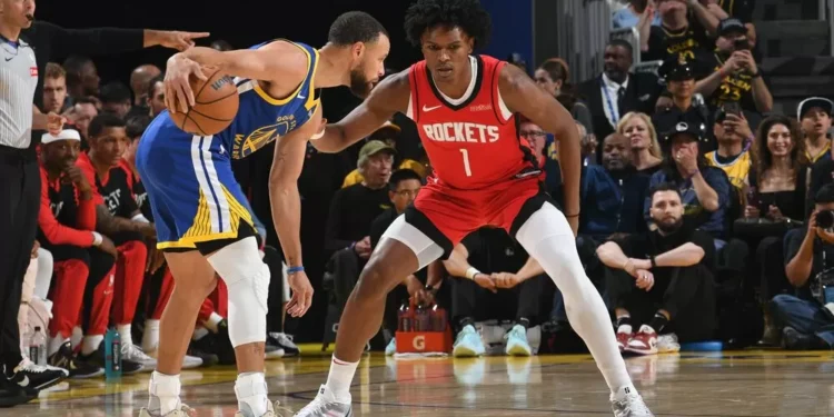 Em partida atípica de Curry, Warriors perdem para Rockets