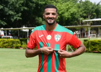 Alysson Dutra celebra chegada e manda recado à torcida da Lusa