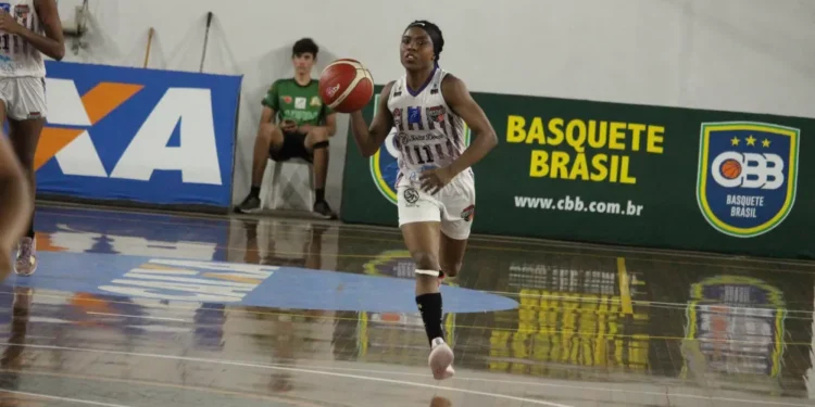 Mayra Caicedo é cestinha em quarta vitória do Mesquita na LBF