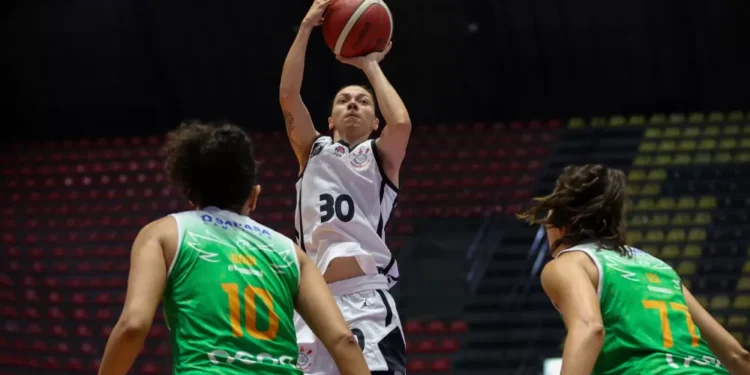 Corinthians domina Maringá e conquista sétima vitória na LBF