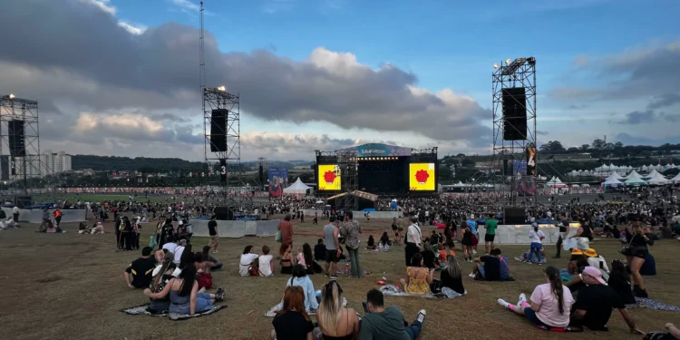 Lollapalooza 2025: confira o horário atualizado dos shows após atraso