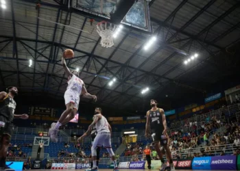 Franca chega a 13 vitórias seguidas e São Paulo para o Minas