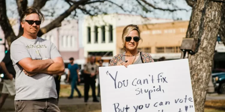 “A Importância Necessária da Política para a Sociedade”