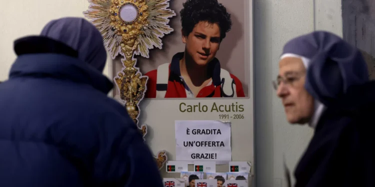 “Satanás”? Arcebispo denuncia venda de relíquias do ‘influencer de Deus’