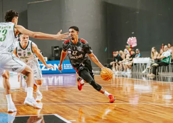 Flamengo derrota Bauru e garante 2º lugar para playoffs no NBB