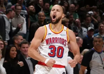 Warriors vence Blazers e se aproxima dos playoffs