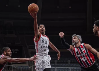 Flamengo passa dos 100 pontos em vitória sobre o São Paulo