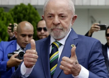 Lula apresenta Orçamento com superavit e subida do salário mínimo