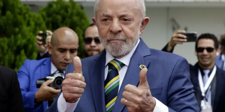 Lula apresenta Orçamento com superavit e subida do salário mínimo