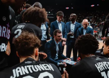 Paris perde outra do Fenerbahce e se complica na Euroliga
