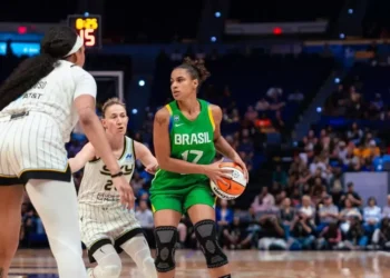 Brasil equilibra no 2º tempo, mas é superado pelo Chicago Sky
