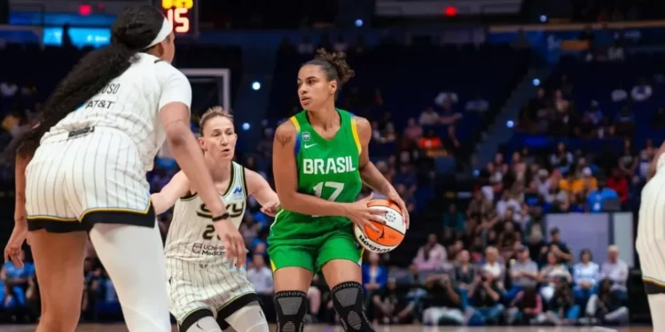 Brasil equilibra no 2º tempo, mas é superado pelo Chicago Sky