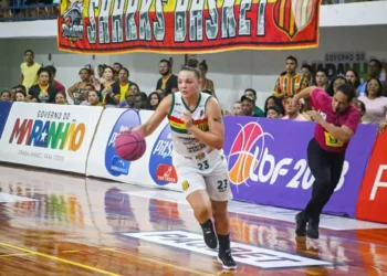 Gabi Guimarães brilha e Sampaio atropela Maringá fora de casa