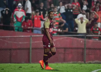 Após primeira vitória na Série D, Denis vê evolução na Portuguesa e elogia poder ofensivo