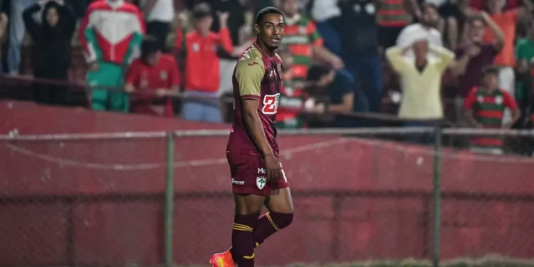 Após primeira vitória na Série D, Denis vê evolução na Portuguesa e elogia poder ofensivo