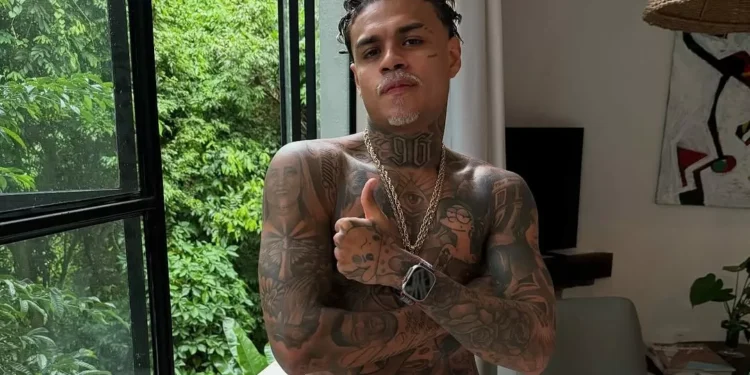 ‘Quem decide o que é apologia ao crime?’: MC Cabelinho reage à prisão de Poze