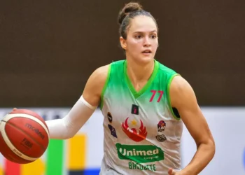 Iza Sangalli anota seu 11º duplo-duplo e Campinas vence na LBF