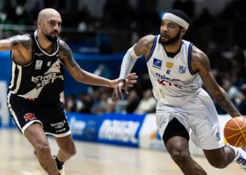 Minas aposenta Marquinhos e avança à semifinal do NBB