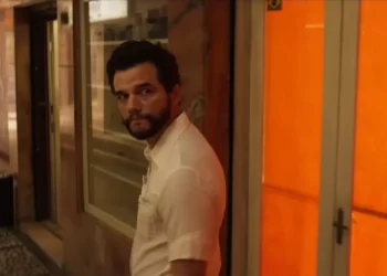 “O Agente Secreto” brilha em Cannes, mas quando chega ao Brasil?