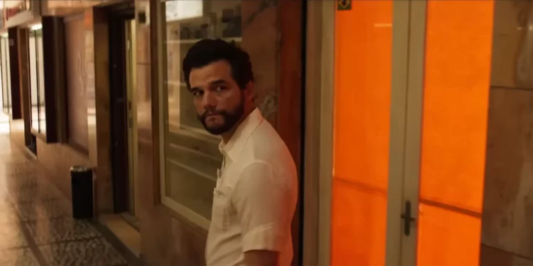 “O Agente Secreto” brilha em Cannes, mas quando chega ao Brasil?