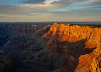 Homem de 74 anos morre em trilho “extenuante” do Grand Canyon