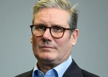 Starmer frisa a necessidade de pressionar Putin a aceitar trégua