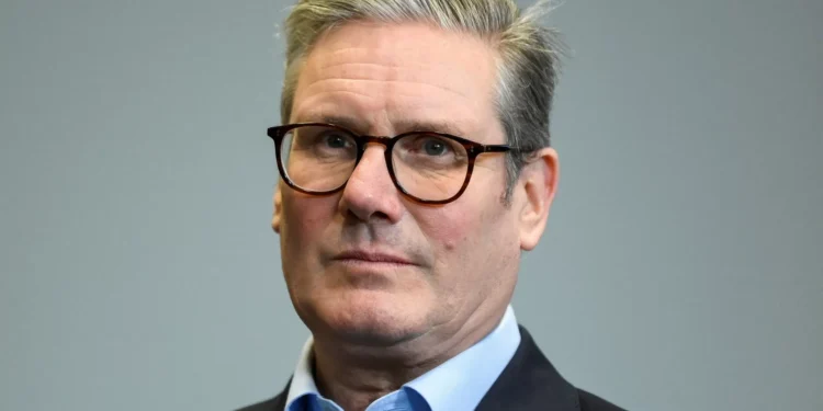 Starmer frisa a necessidade de pressionar Putin a aceitar trégua